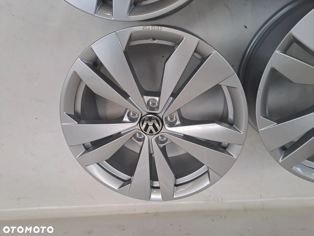 FELGI 5x112 7,5Jx18 CALI ET50 10A071498 VW TIGUAN TOURAN D3 D4 A TAKŻE Audi Seat Skoda DEMO Komplet - 4