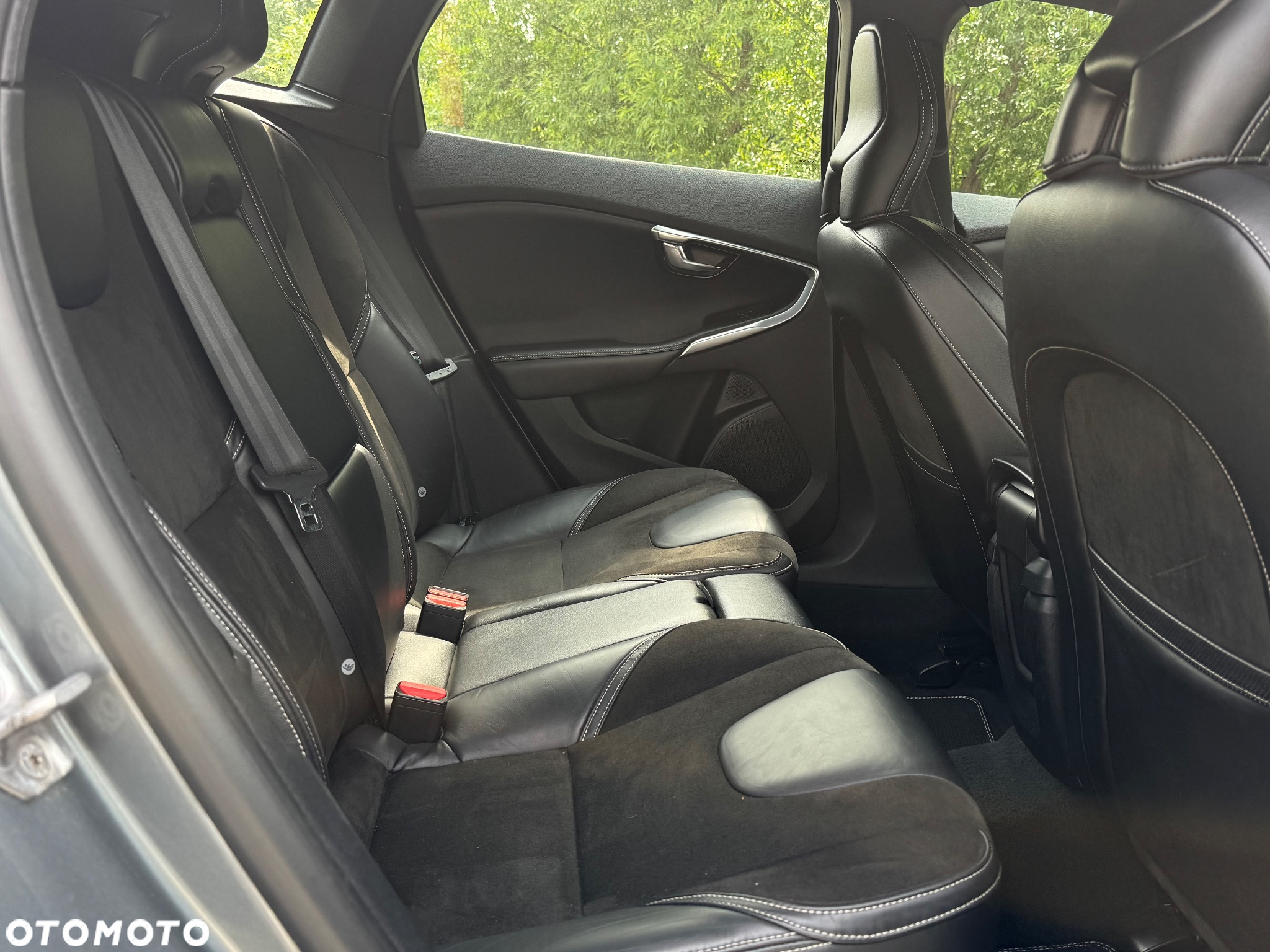Volvo V40 D2 Drive-E R-Design Momentum - 9