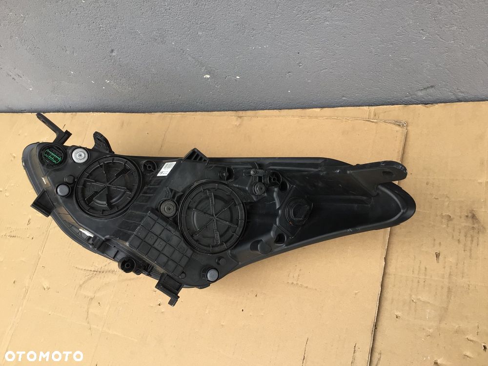 Lampa przednia prawa Hyundai i30 ll 2 - 6