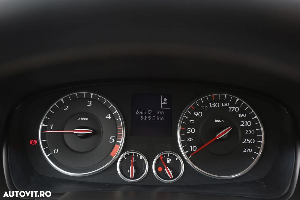 Renault Laguna Coupe dCi 180 FAP - 11