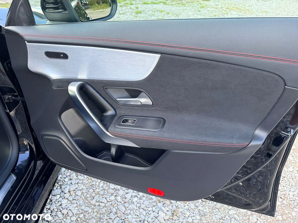 Mercedes-Benz CLA 200 AMG Line 7G-DCT - 35