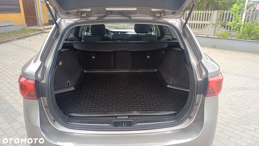 Toyota Avensis 1.8 Premium - 22