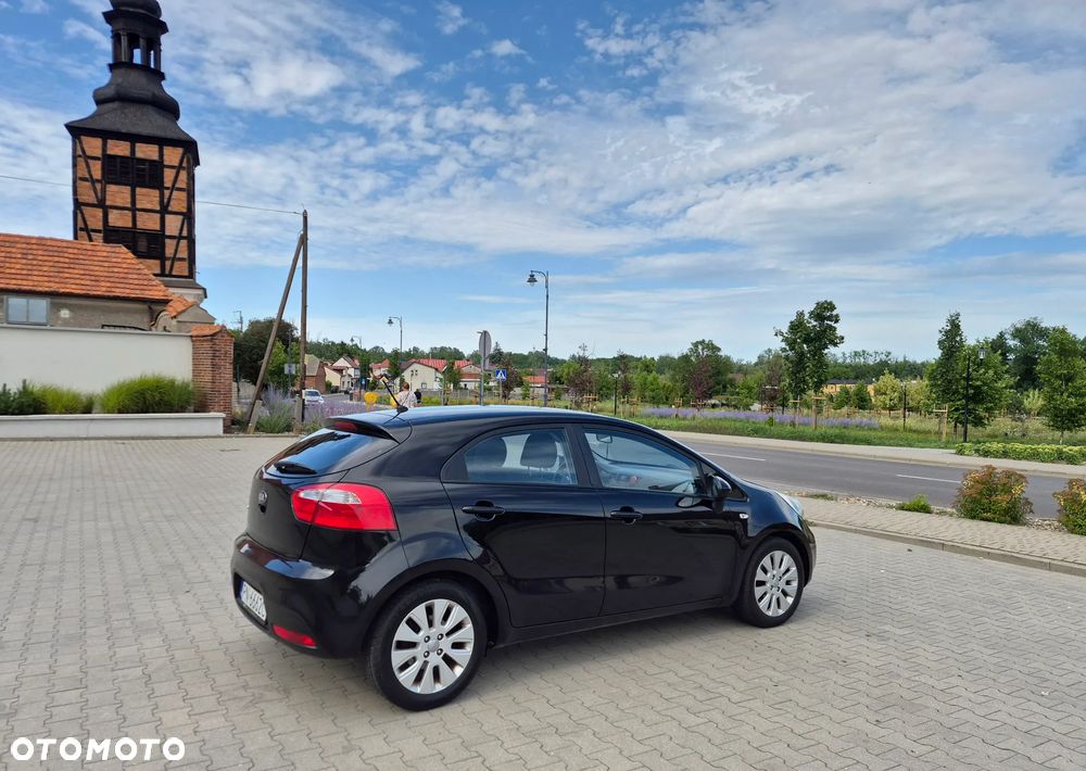 Kia Rio - 5
