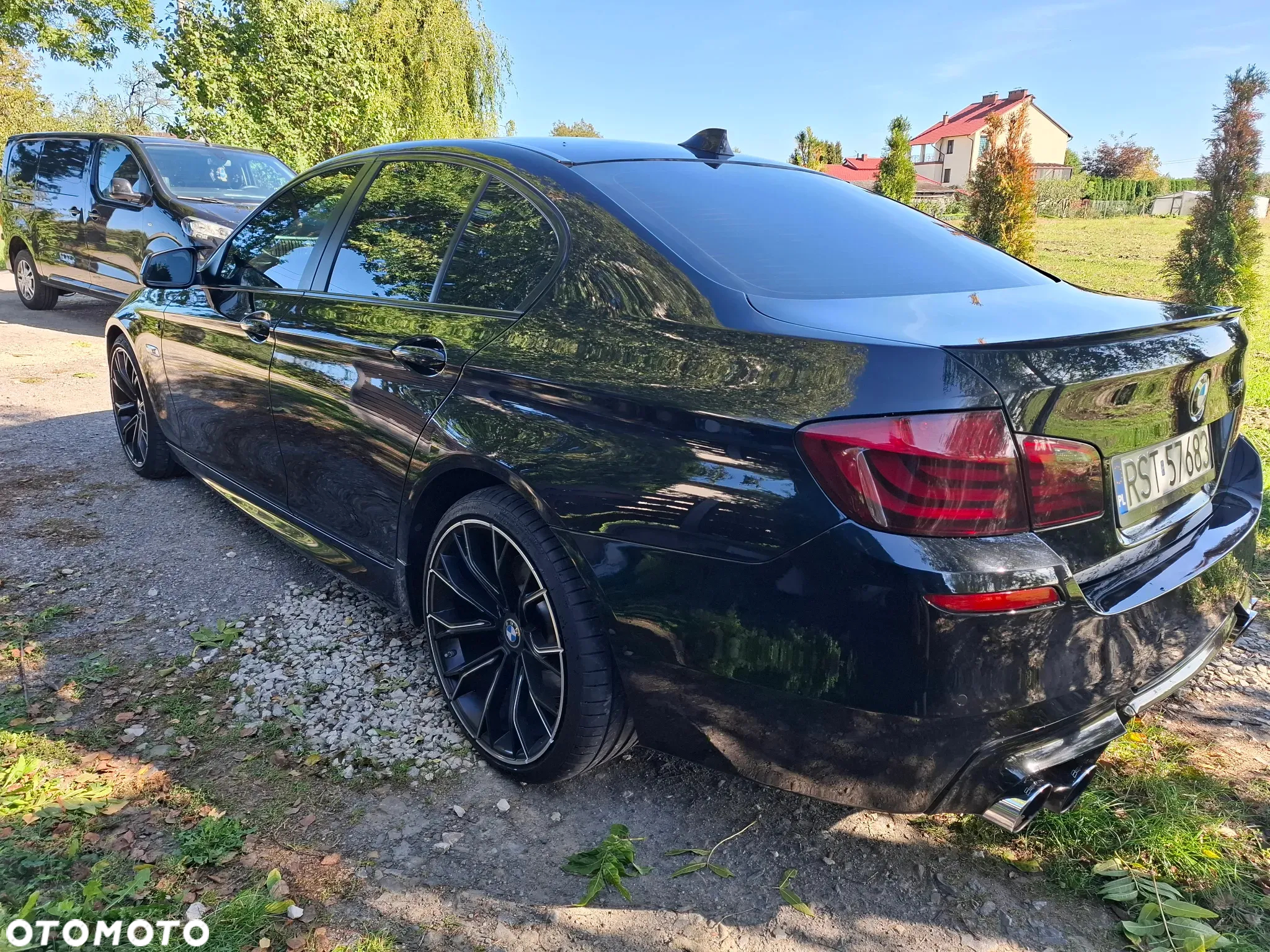 BMW Seria 5 550i - 5