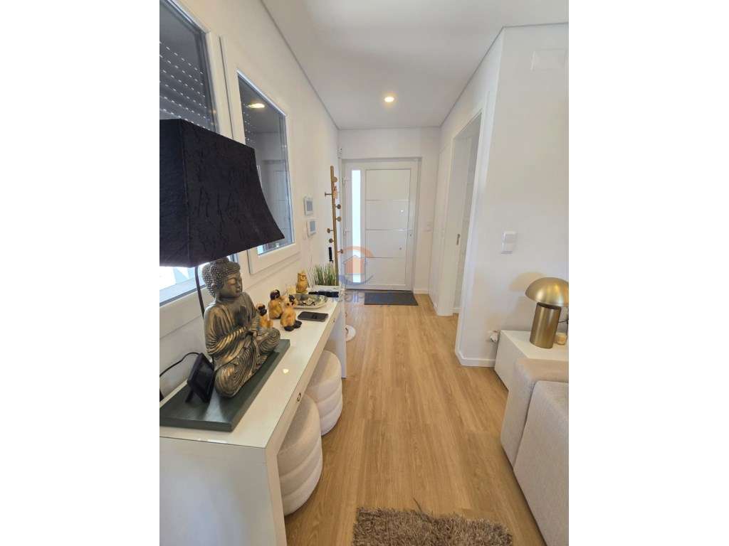 Moradia T3+1 com Piscina | Bairro da Milharada, Famões - Grande imagem: 2/53