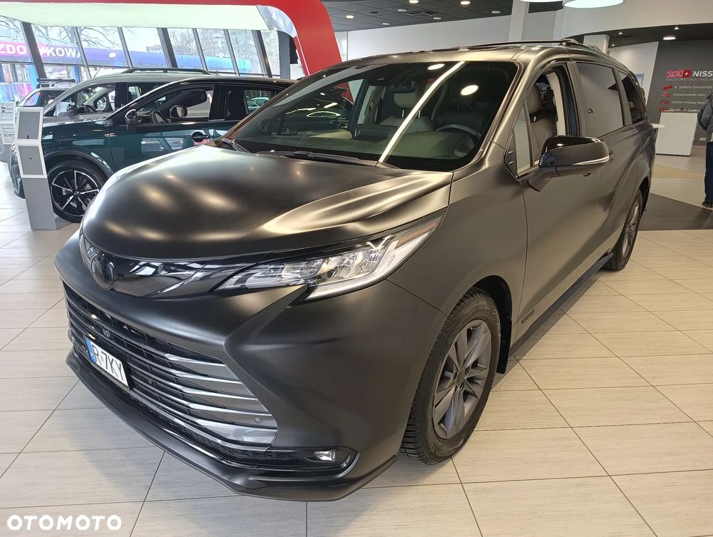 Toyota Sienna - 1