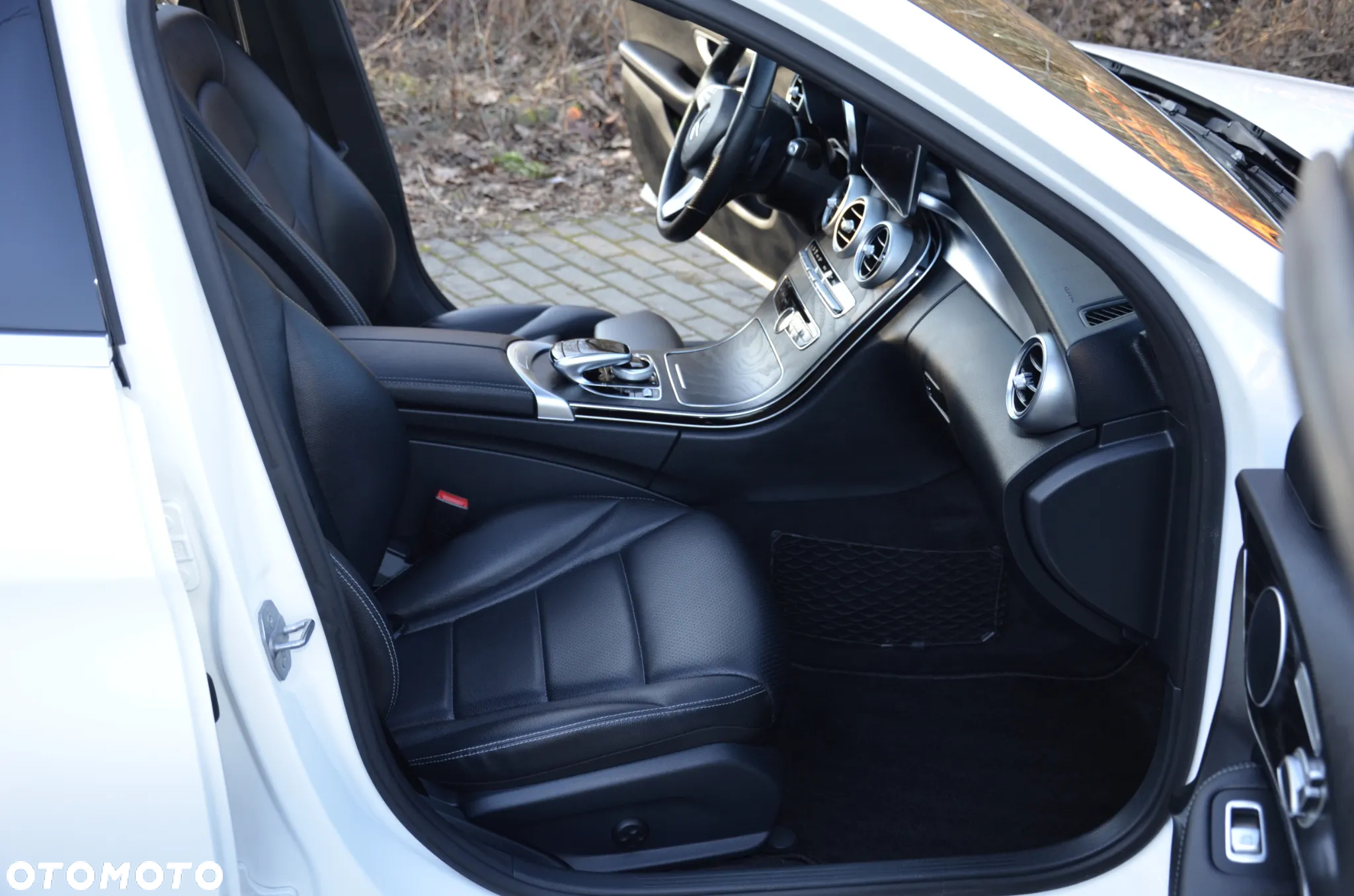 Mercedes-Benz Klasa C 300 9G-TRONIC - 28