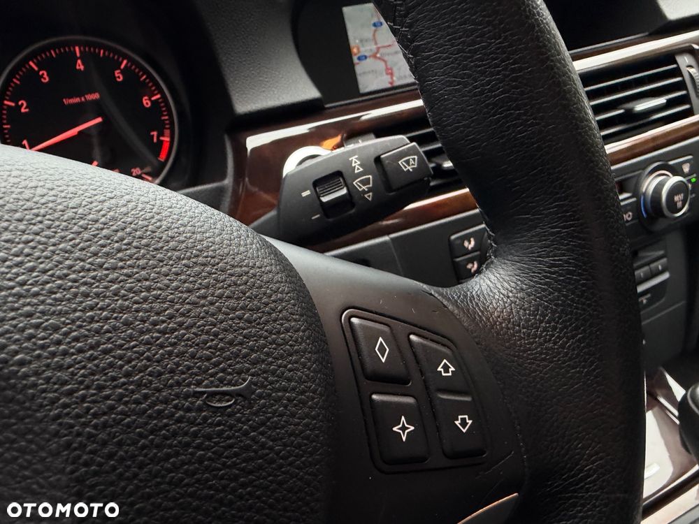 BMW Seria 3 320i Edition Exclusive - 24