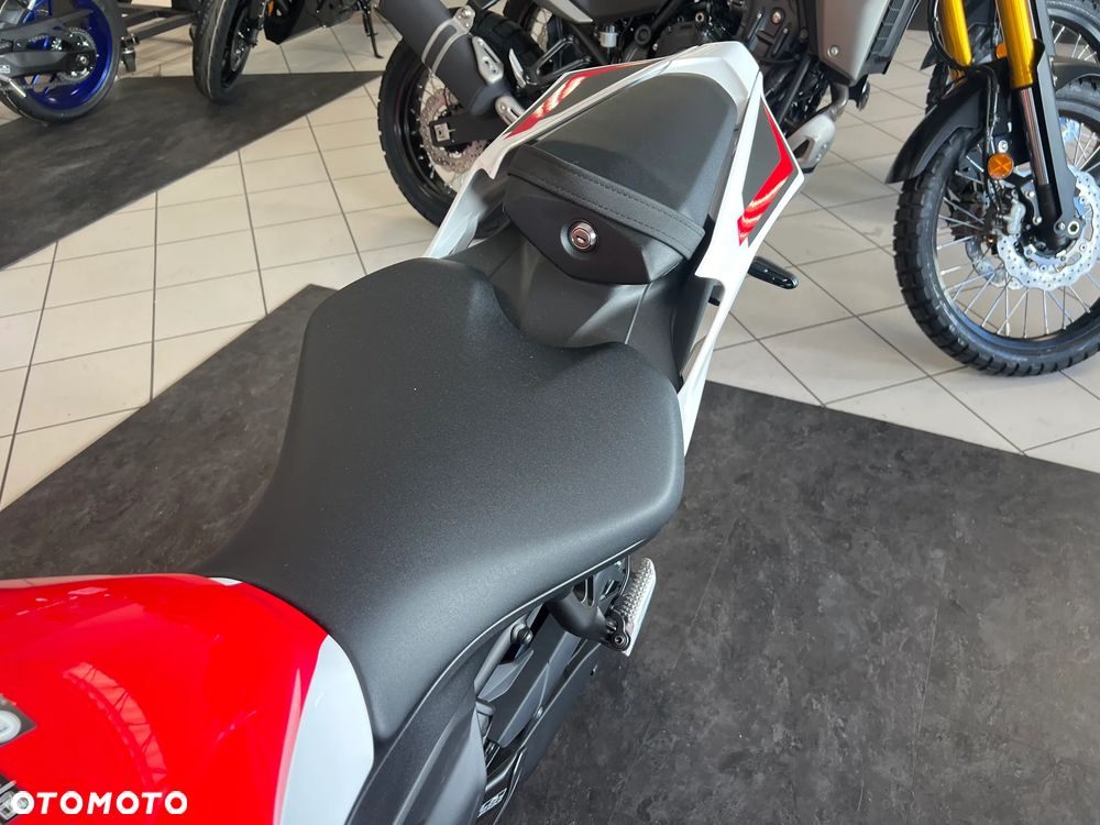 Yamaha R7 - 10