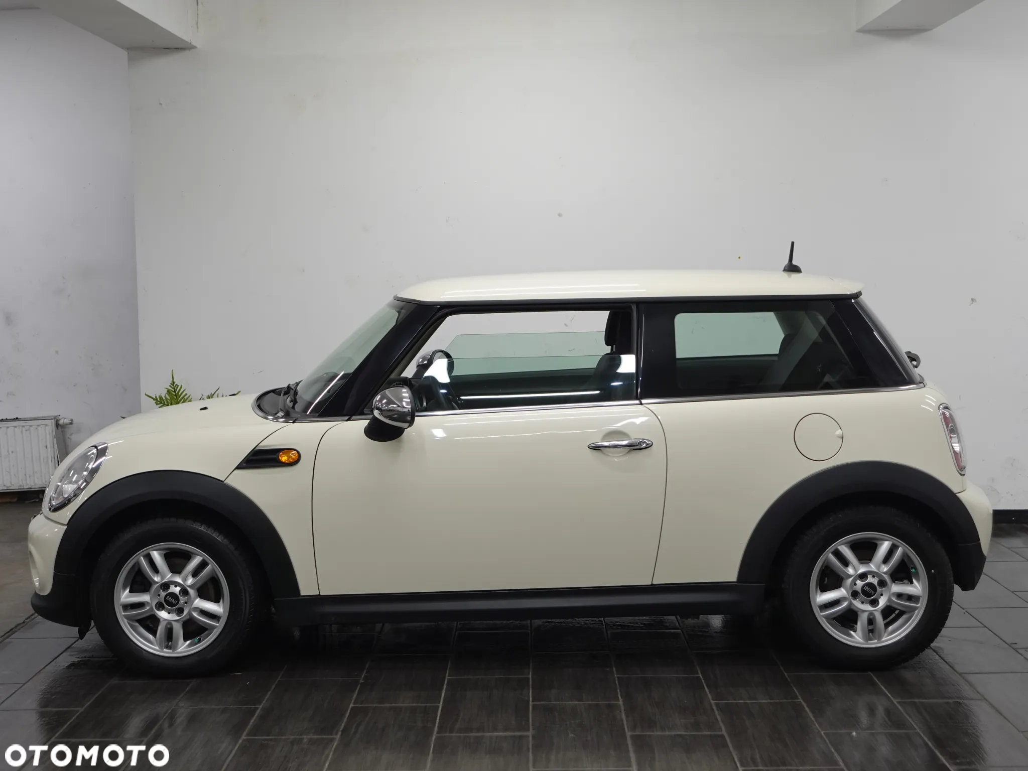 MINI ONE Standard - 5