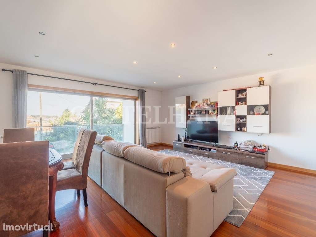 Moradia T4+1 com jardim, terraços e garagem privada, próxima a Mari... - Grande imagem: 3/48