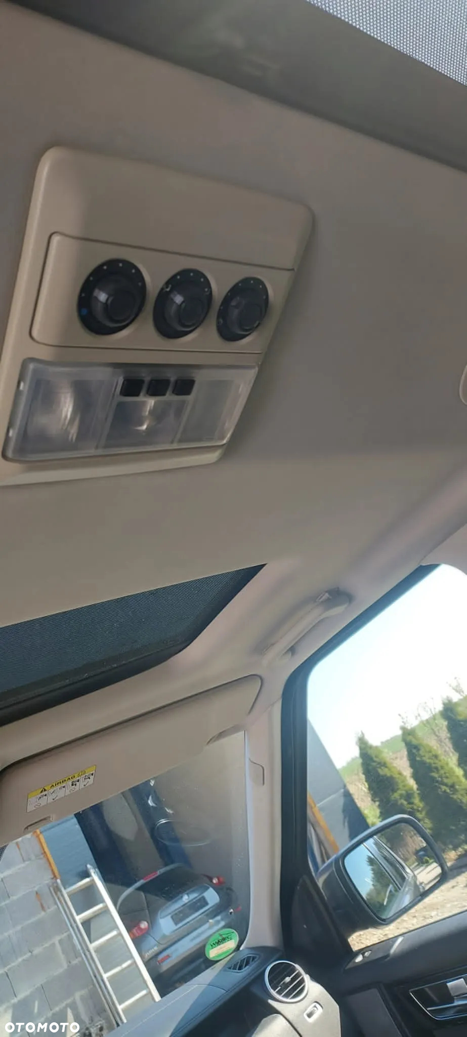 Land Rover Discovery IV 3.0 SD V6 HSE - 10