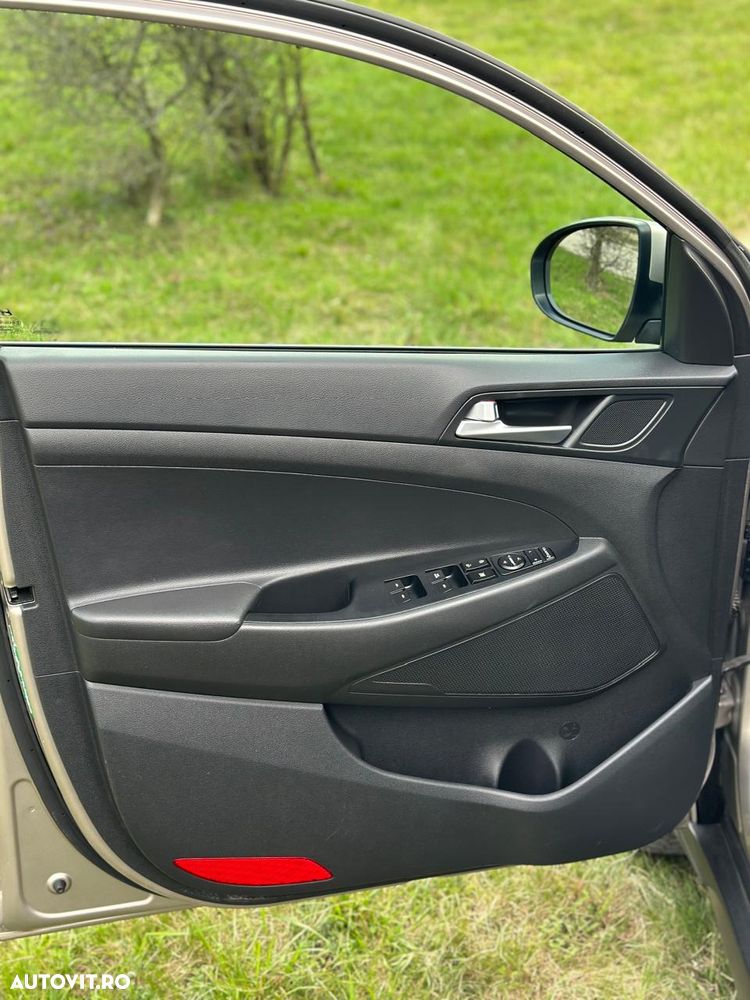 Hyundai Tucson 2.0 CRDI 4WD Automatik Style - 23