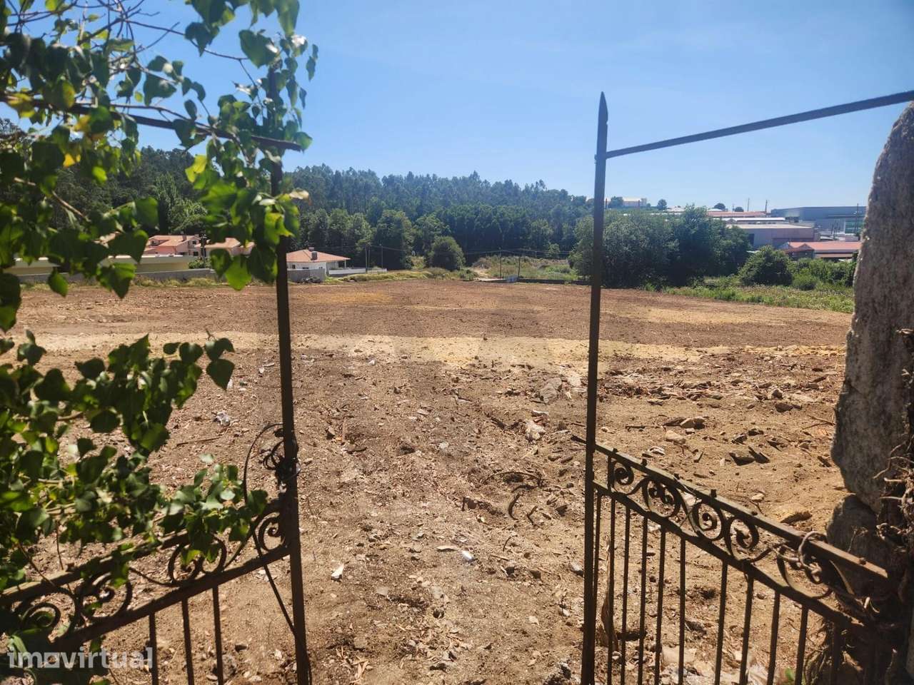 Terreno para construção em LOUROSA com PIP aprovado para 14 Moradias - Grande imagem: 2/21