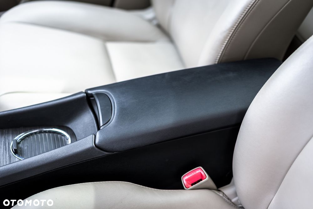 Toyota Avensis 2.0 Sol plus NAVI - 14