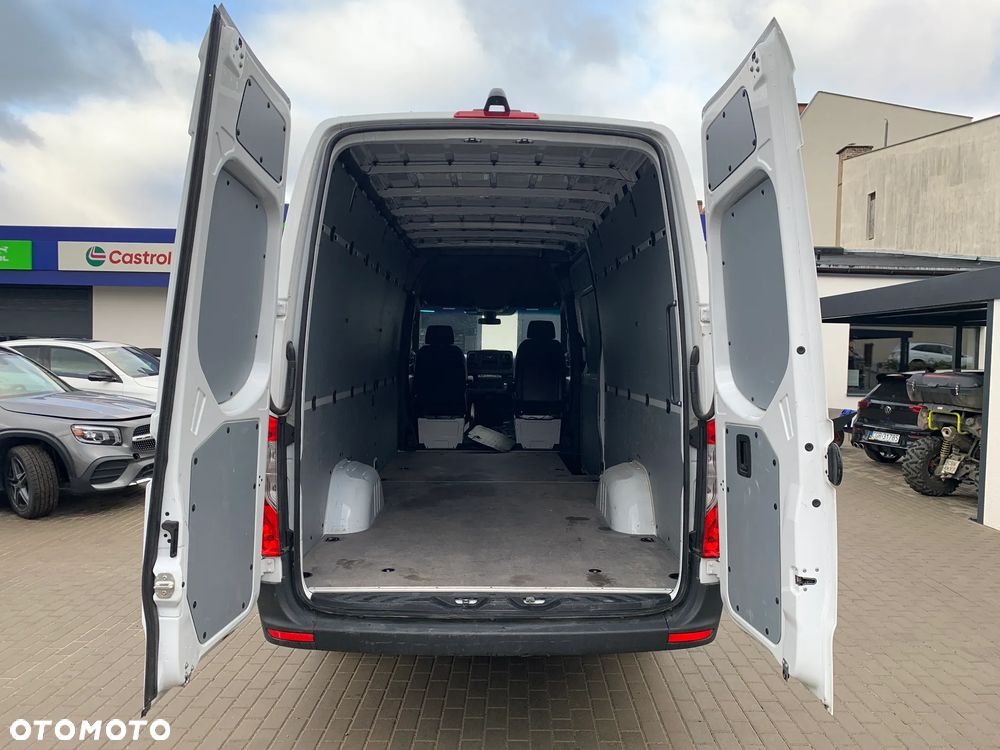 Mercedes-Benz Sprinter - 21