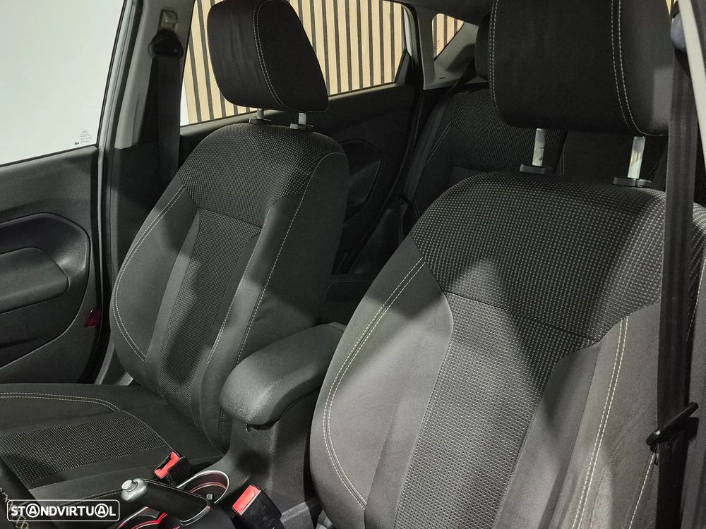 Ford Fiesta 1.0 T EcoBoost Titanium PowerShift - 26
