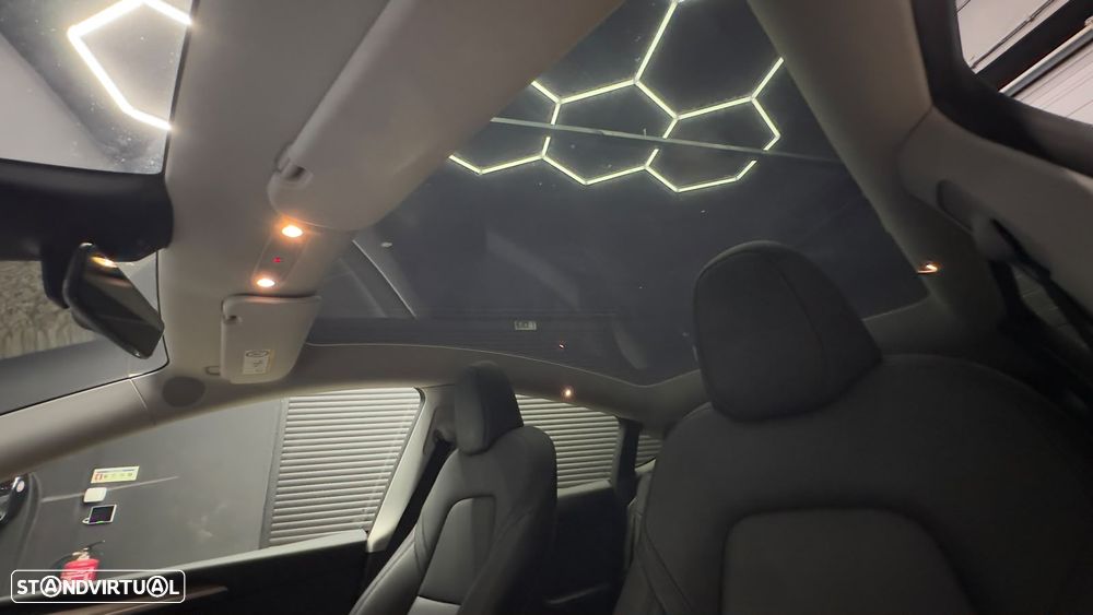 Tesla Model Y Performance Dual Motor AWD - 35