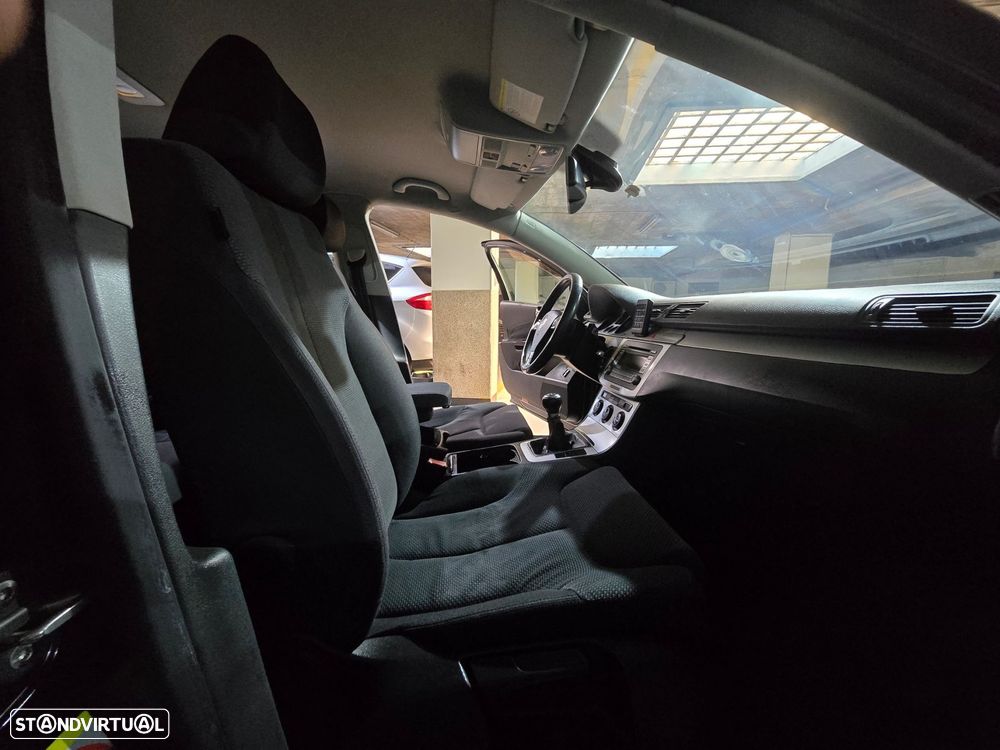 VW Passat 2.0 TDI Confortline - 9