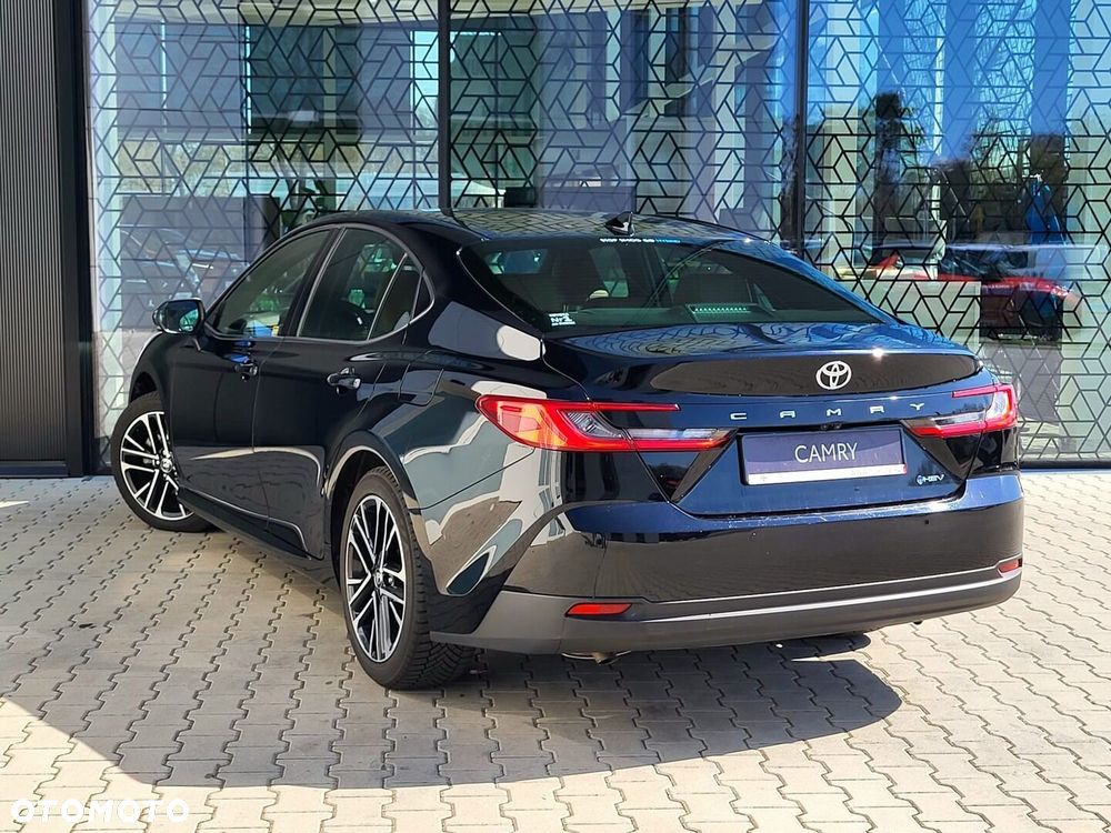 Toyota Camry - 12