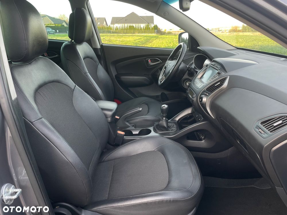 Hyundai ix35 1.7 CRDi 2WD blue Finale Gold - 17