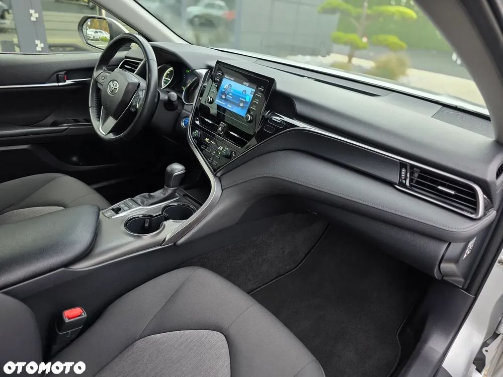 Toyota Camry 2.5 Hybrid Comfort CVT - 24