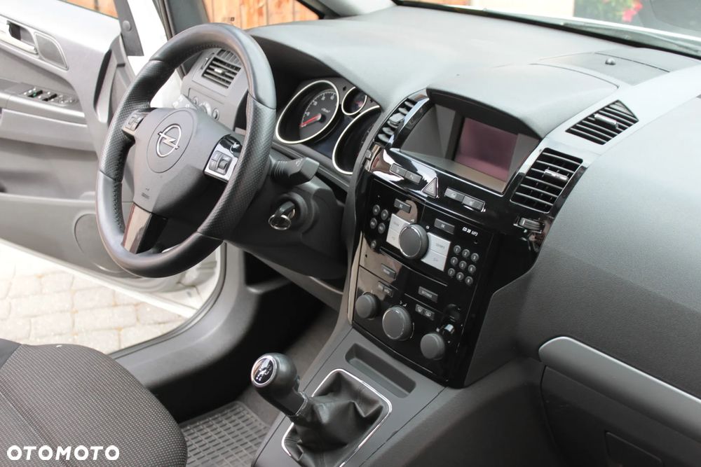 Opel Zafira - 26