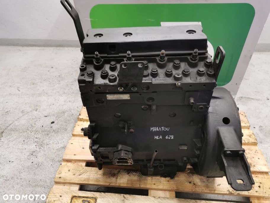 Manitou MLA 628 {Dół silnika Perkins AM} - 4