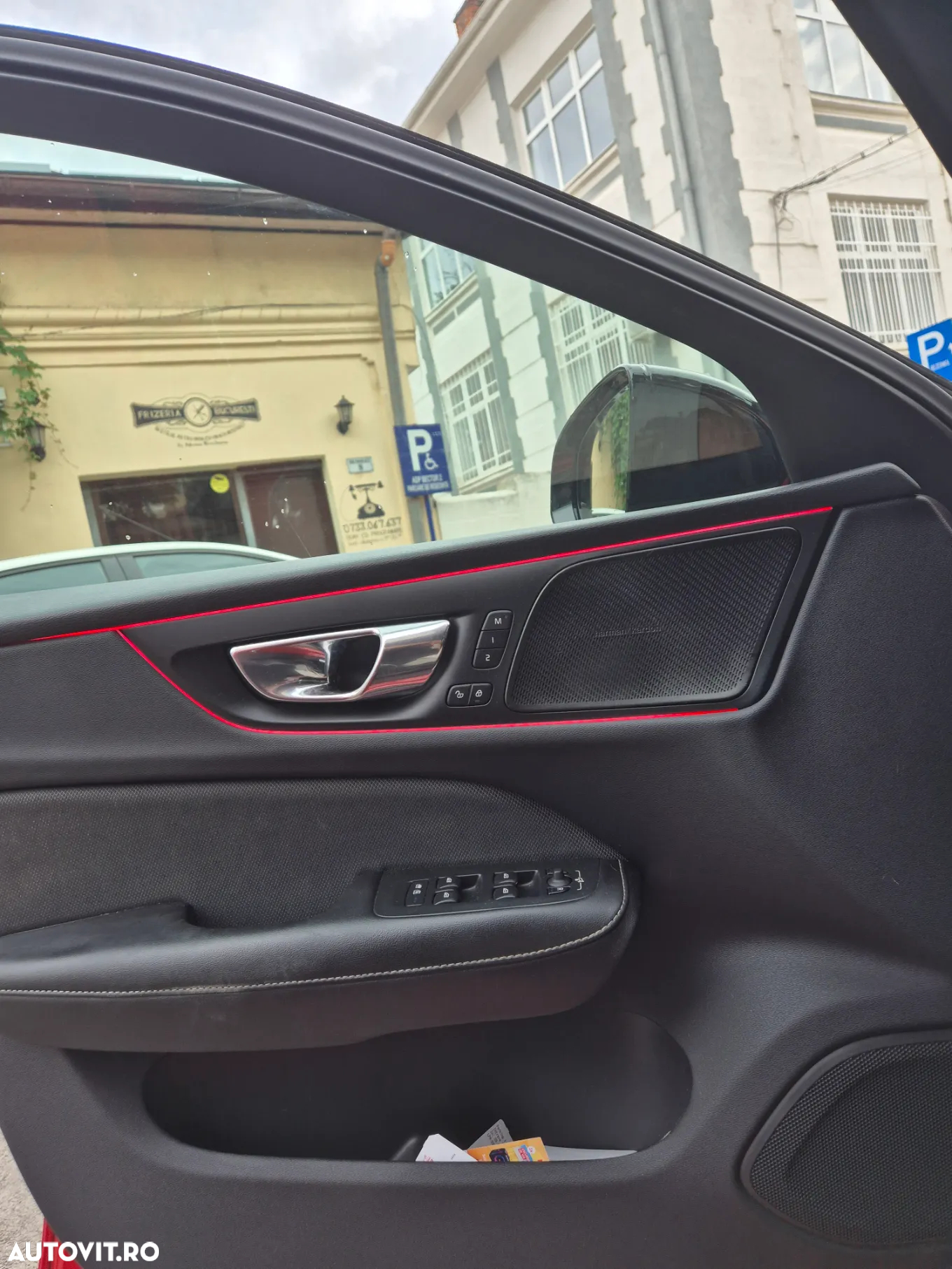 Volvo S60 T5 R-Design - 11