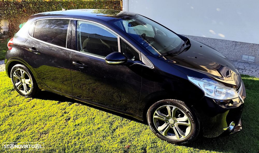 Peugeot 208 1.4 HDi Allure - 1