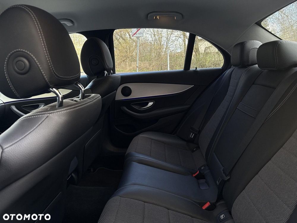 Mercedes-Benz Klasa E 220 d 4-Matic AMG/Avantgarde - 19