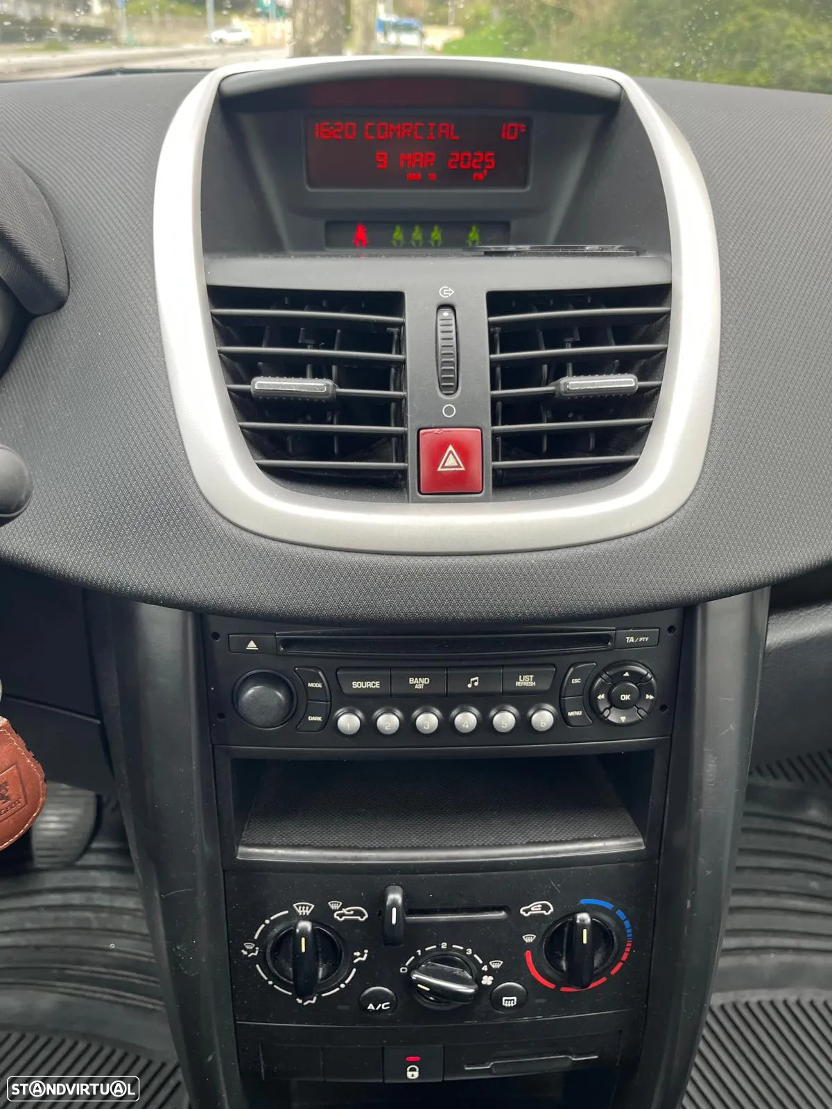 Peugeot 207 1.4 16V Trendy - 11