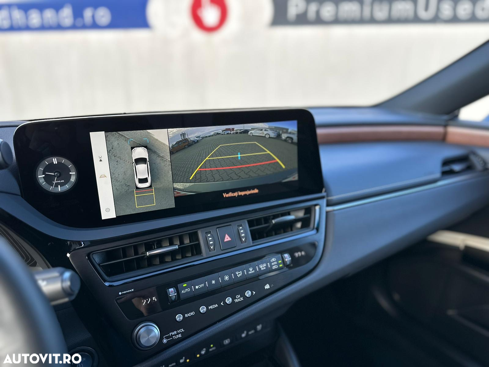 Lexus Seria ES 300h 2.5 TNGA HV 25H- 4X2 CVT Executive - 32