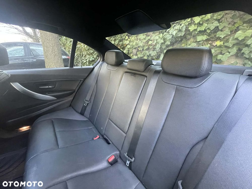 BMW Seria 3 320i Edition Luxury Line Purity - 12