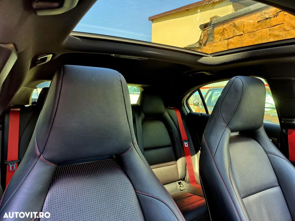 Mercedes-Benz A 45 AMG 4Matic AMG Speedshift 7G-DCT - 32