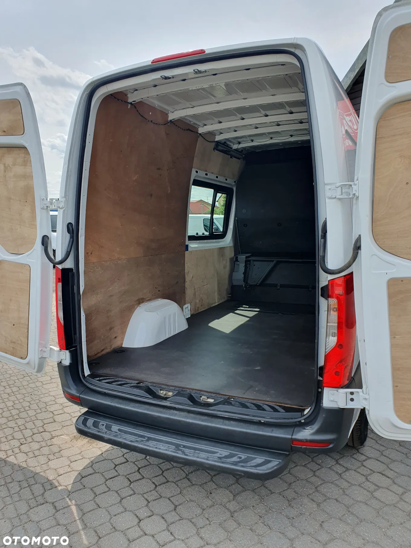 Mercedes-Benz SPRINTER - 12