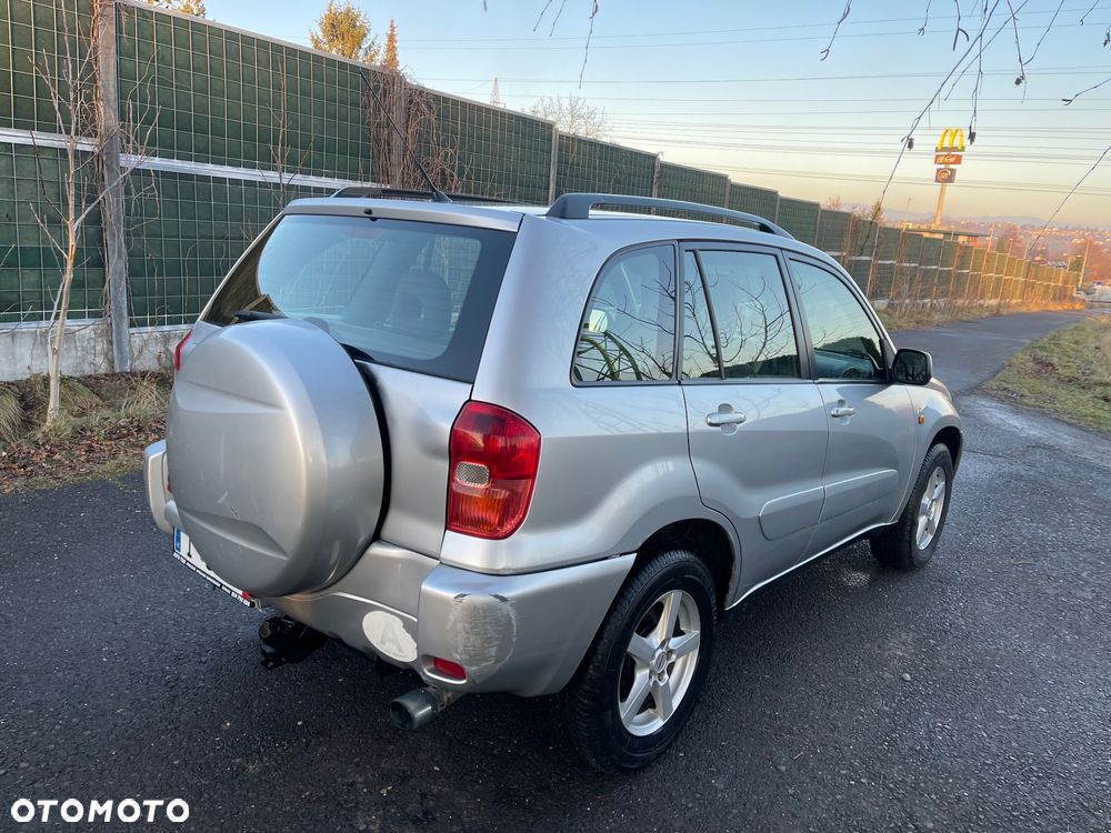 Toyota RAV4 2.0 D-4D 4x4 - 4