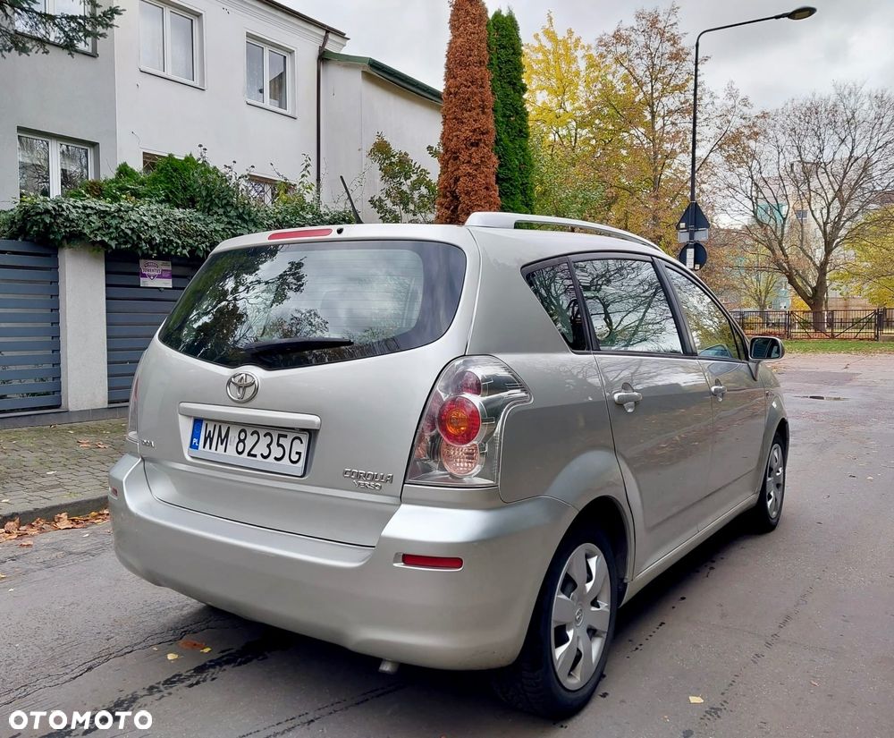 Toyota Corolla Verso - 3