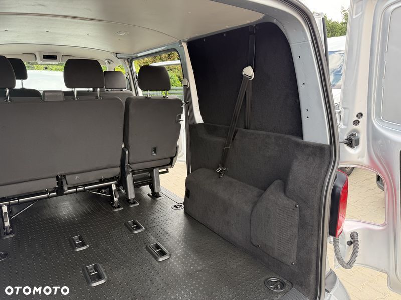 Volkswagen TRANSPORTER KOMBI 9 cio osobowy Business VAN T6.1, 2.0TDI 150KM Napęd 4Motion, T6 4x4 plus reduktor napędów, 2 Strefowe OGRZEWANIE i KLIMATYZACJA WEBASTO 5kW, Tylne drzwi skrzydłowe, Hak Holowniczy 2.5t. Wymieniony rozrząd - Pełen Serwis ASO VW Emisja spalin Euro-6 DG - 25