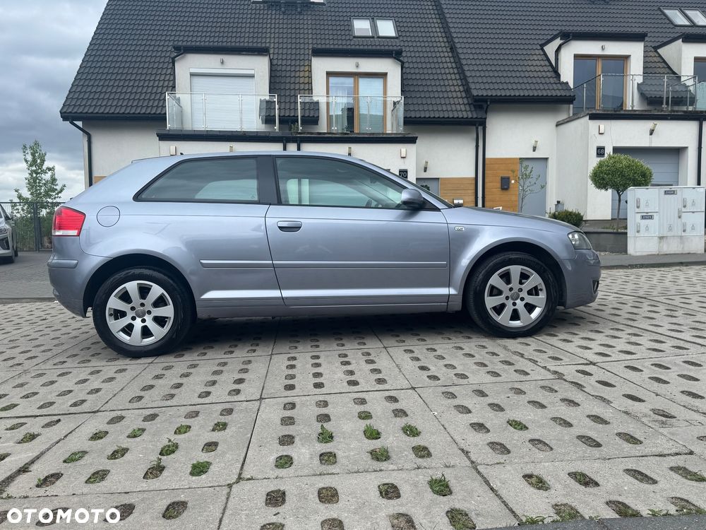 Audi A3 3-drzwiowe 1.6 FSI Attraction - 8