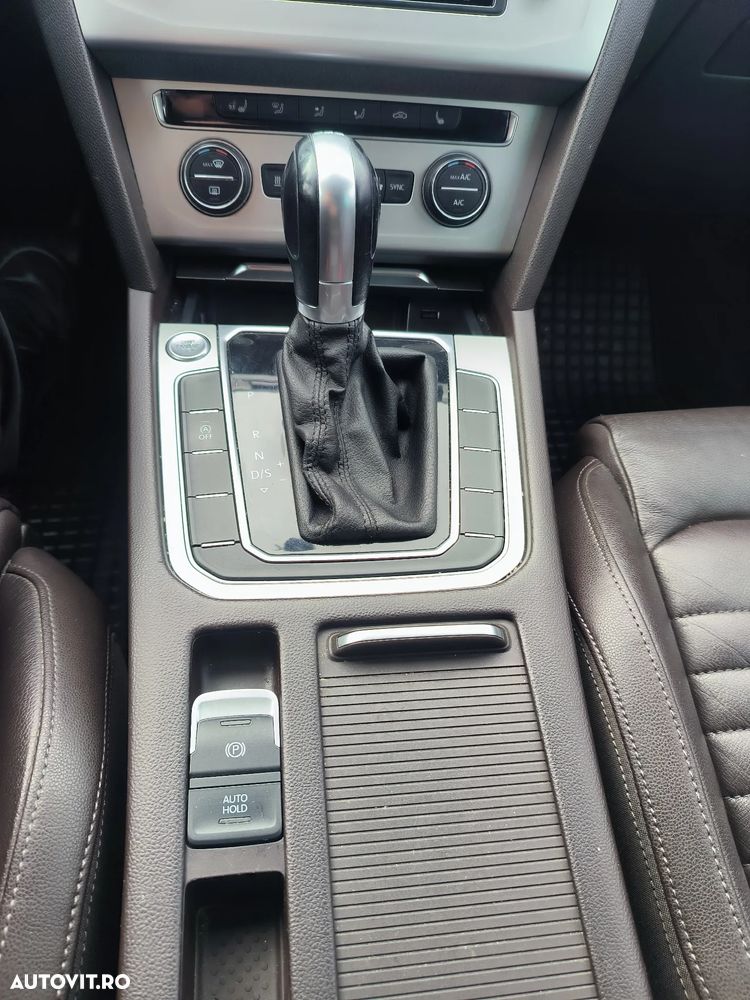 Volkswagen Passat 2.0 TDI DSG Comfortline - 11