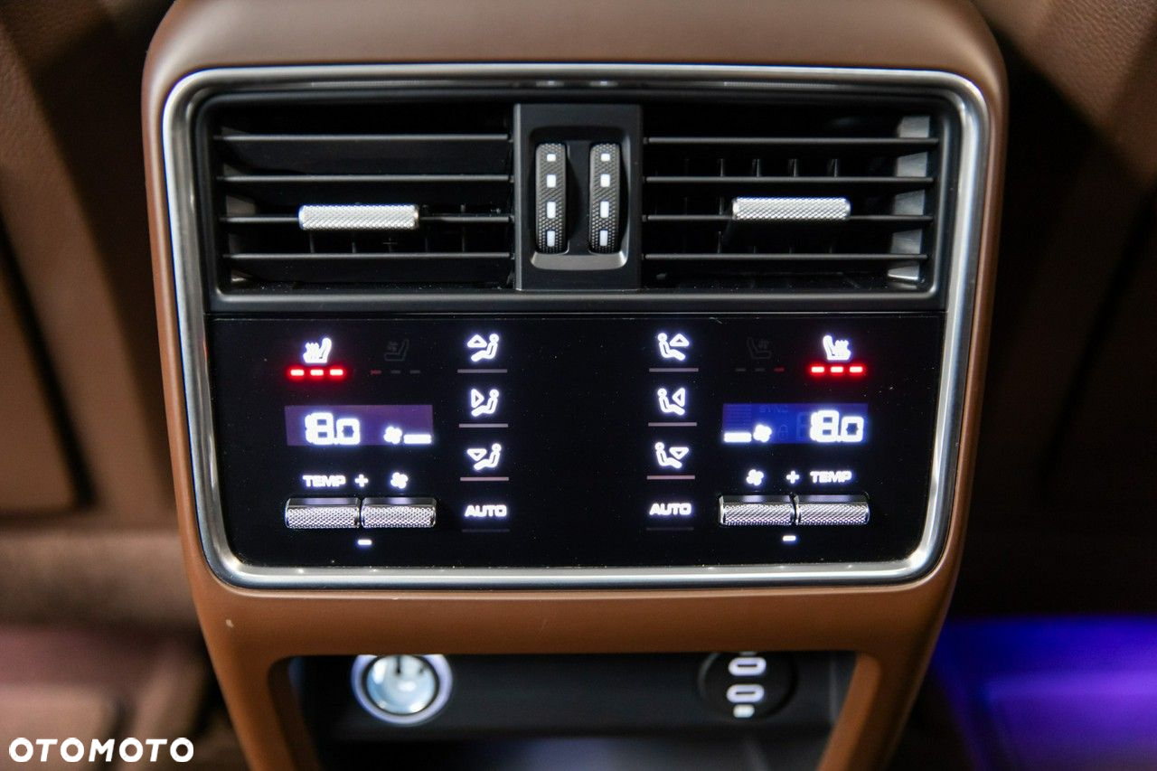 Porsche Cayenne Turbo - 33
