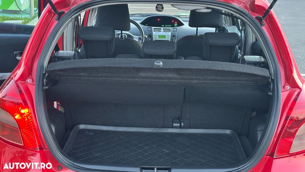 Toyota Yaris 1.3 Aut Luna - 9