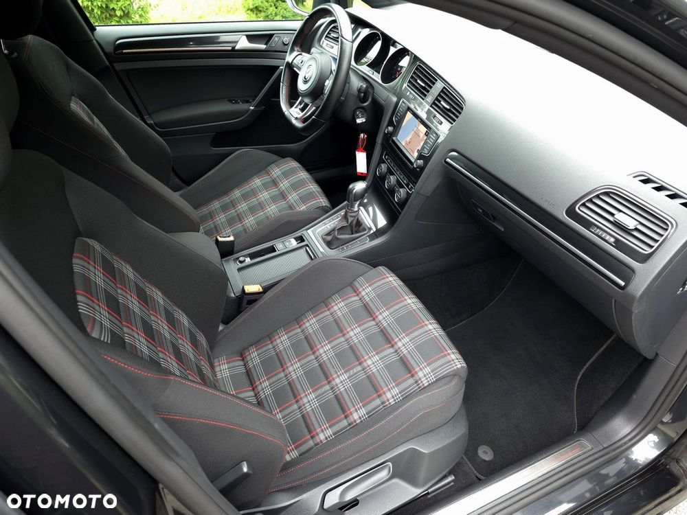 Volkswagen Golf - 11