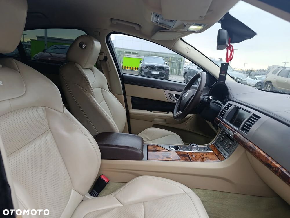 Jaguar XF 4.2 SV8 - 26
