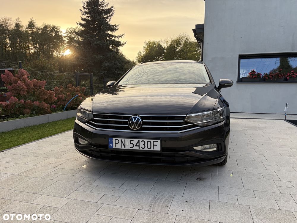 Volkswagen Passat - 1