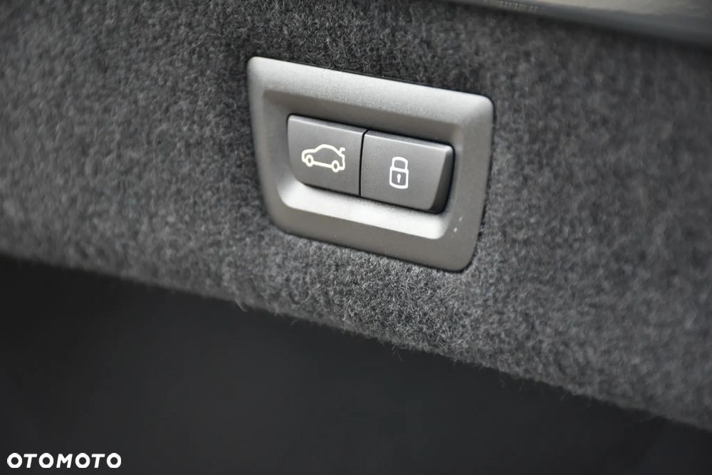 BMW Seria 8 - 21