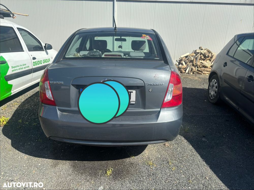 Hyundai Accent - 3