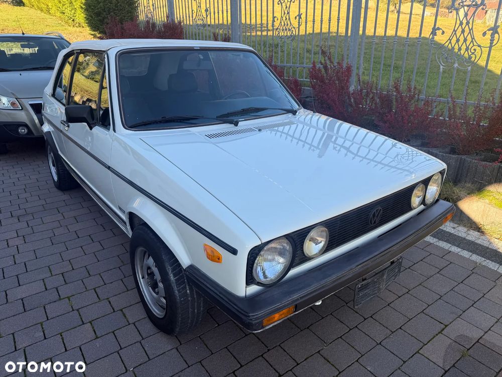 Volkswagen Golf 1.1 L - 1