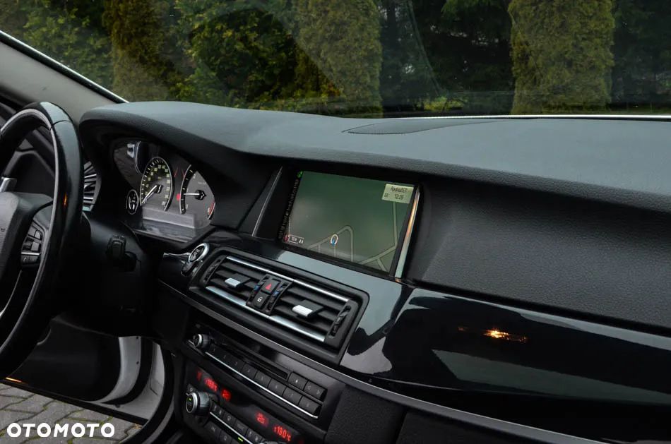 BMW Seria 5 520d Touring Luxury Line - 38